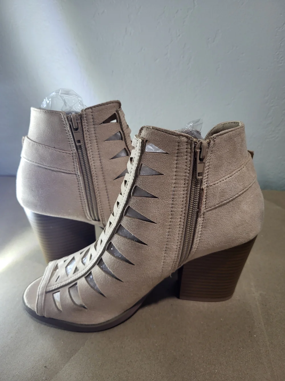 Cutout Neutral Peep-Toe Block Heel Sandals